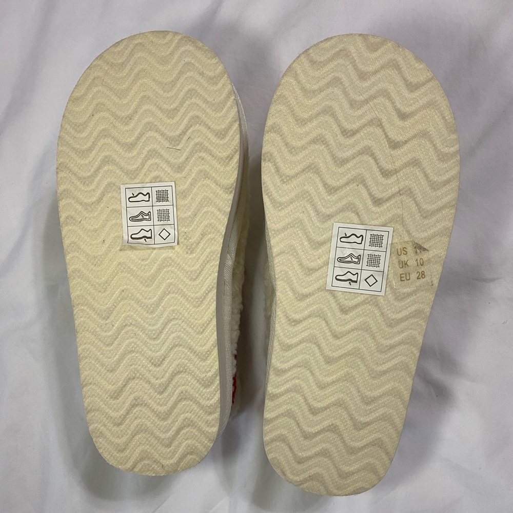 JustFab Fabkids Cozy Cream Slippers with Red Trim‎ - Picture 4 of 4